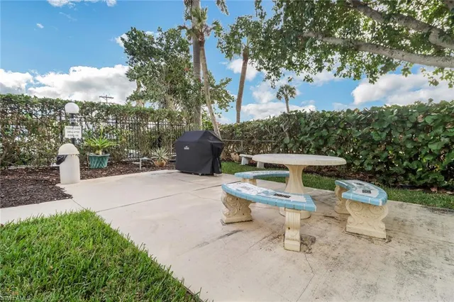 $2,995 | 220 Seaview Court, Unit 316, Marco Island, FL 34145