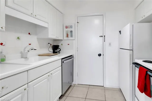 $2,995 | 220 Seaview Court, Unit 316, Marco Island, FL 34145