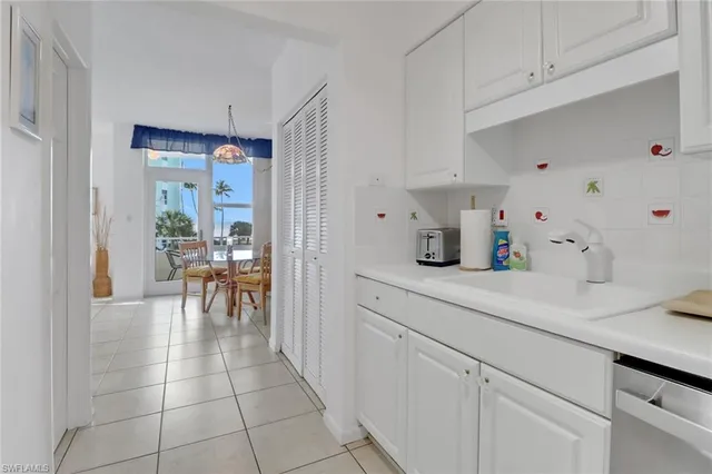 $2,995 | 220 Seaview Court, Unit 316, Marco Island, FL 34145