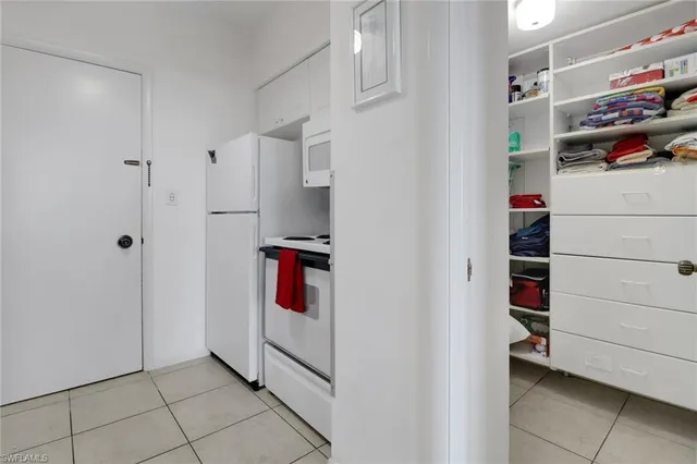 $2,995 | 220 Seaview Court, Unit 316, Marco Island, FL 34145