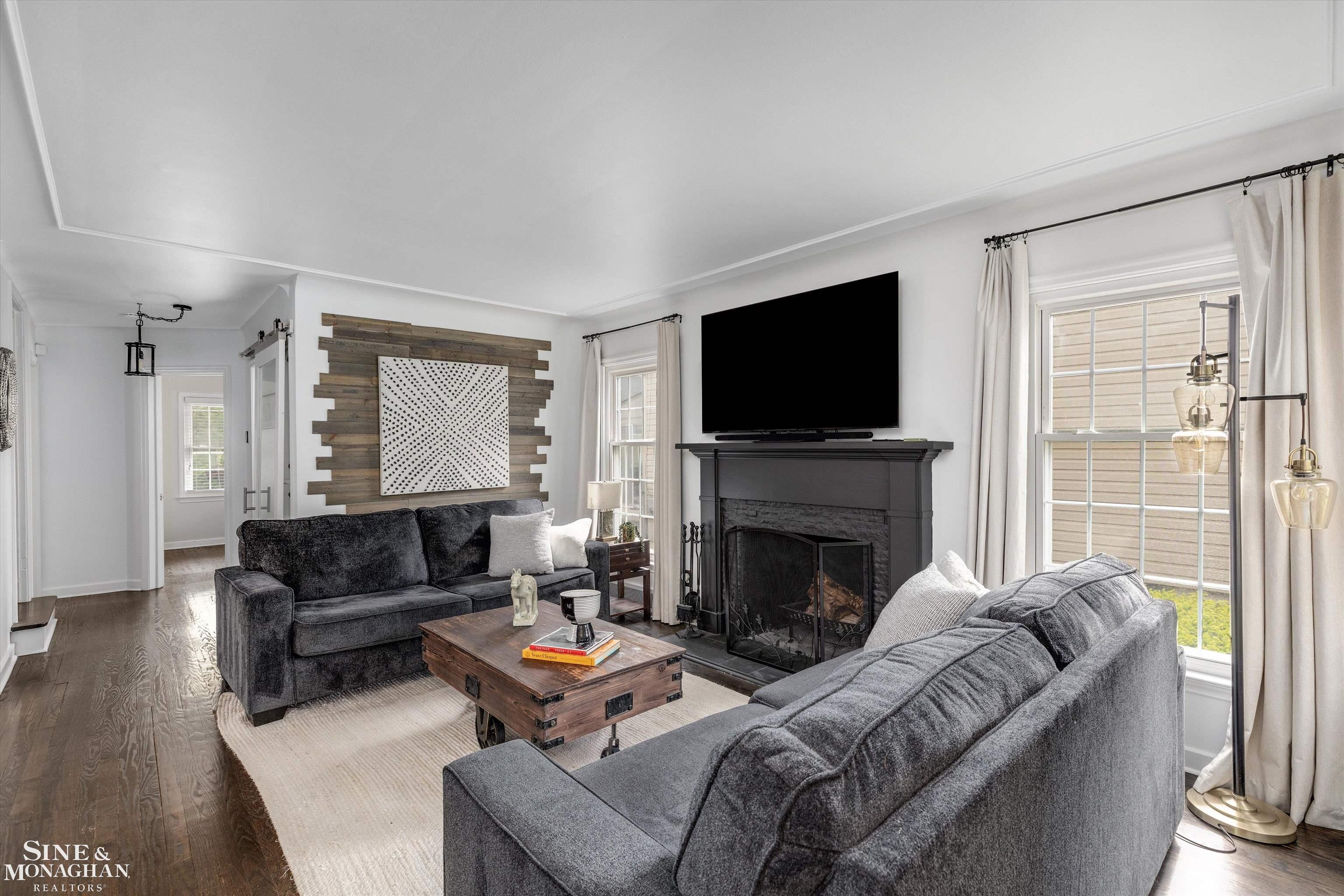 1576 Roslyn Road Grosse Pointe, MI 48236 - Photo 7 of 27