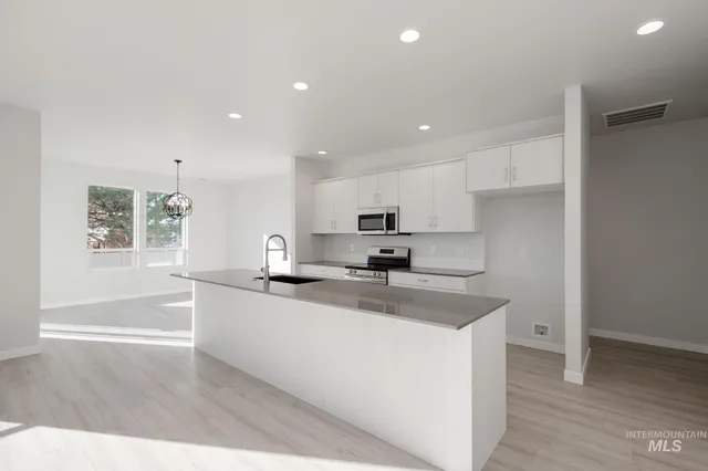 $464,990 | 751 Strike Eagle Street, Mountain Home, ID 83647