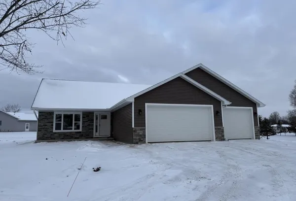 $339,000 | 709 Robin Street, New London, WI 54961