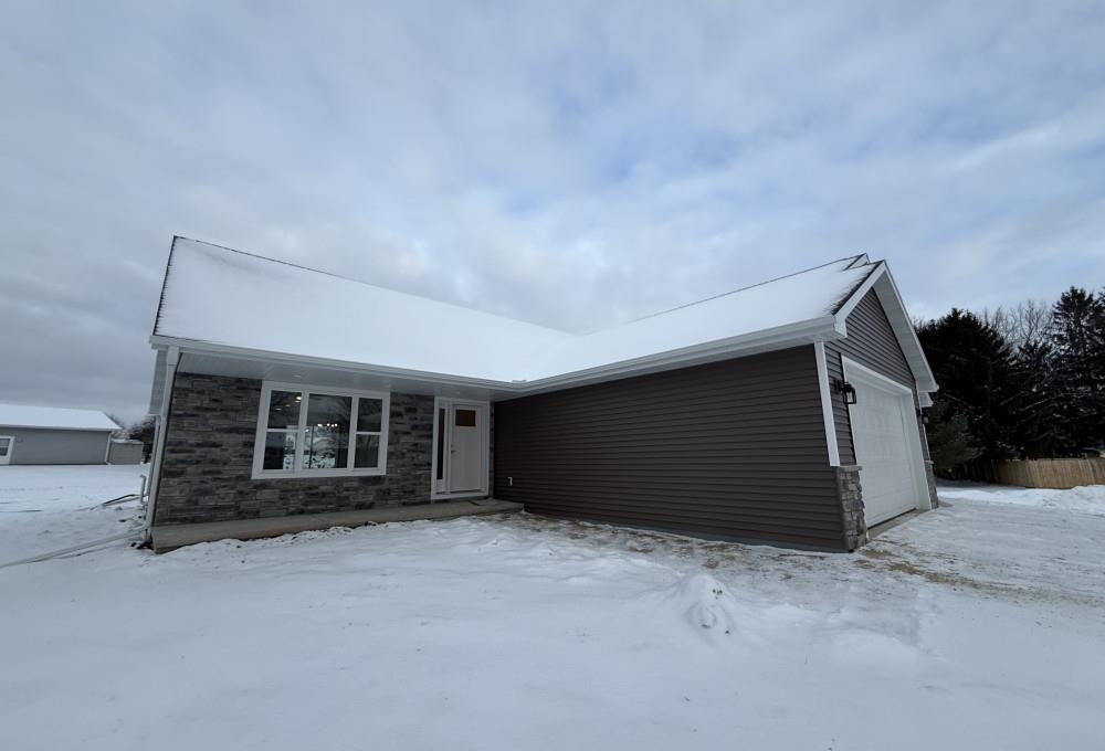 709 Robin Street New London, WI 54961 - Photo 2 of 33