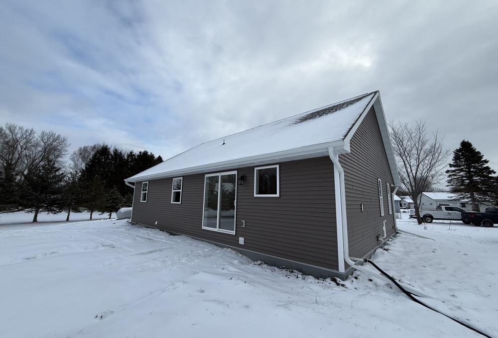 709 Robin Street New London, WI 54961 - Photo 3 of 33