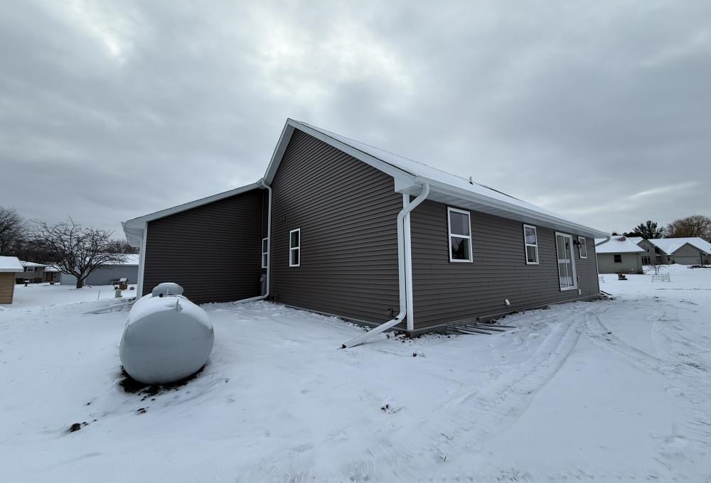 709 Robin Street New London, WI 54961 - Photo 4 of 33