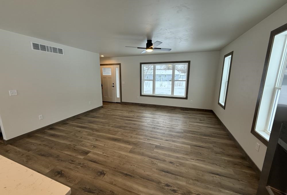 709 Robin Street New London, WI 54961 - Photo 7 of 33