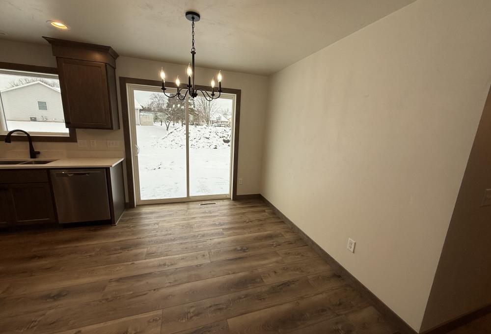 709 Robin Street New London, WI 54961 - Photo 9 of 33