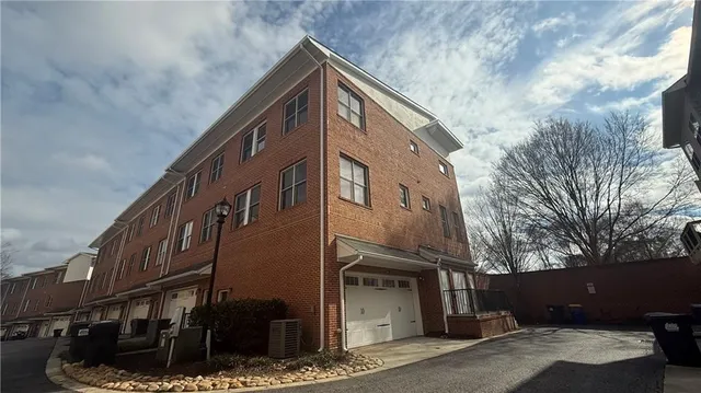 $3,200 | 745 Fountainhead Lane Northeast, Unit 134, Atlanta, GA 30324