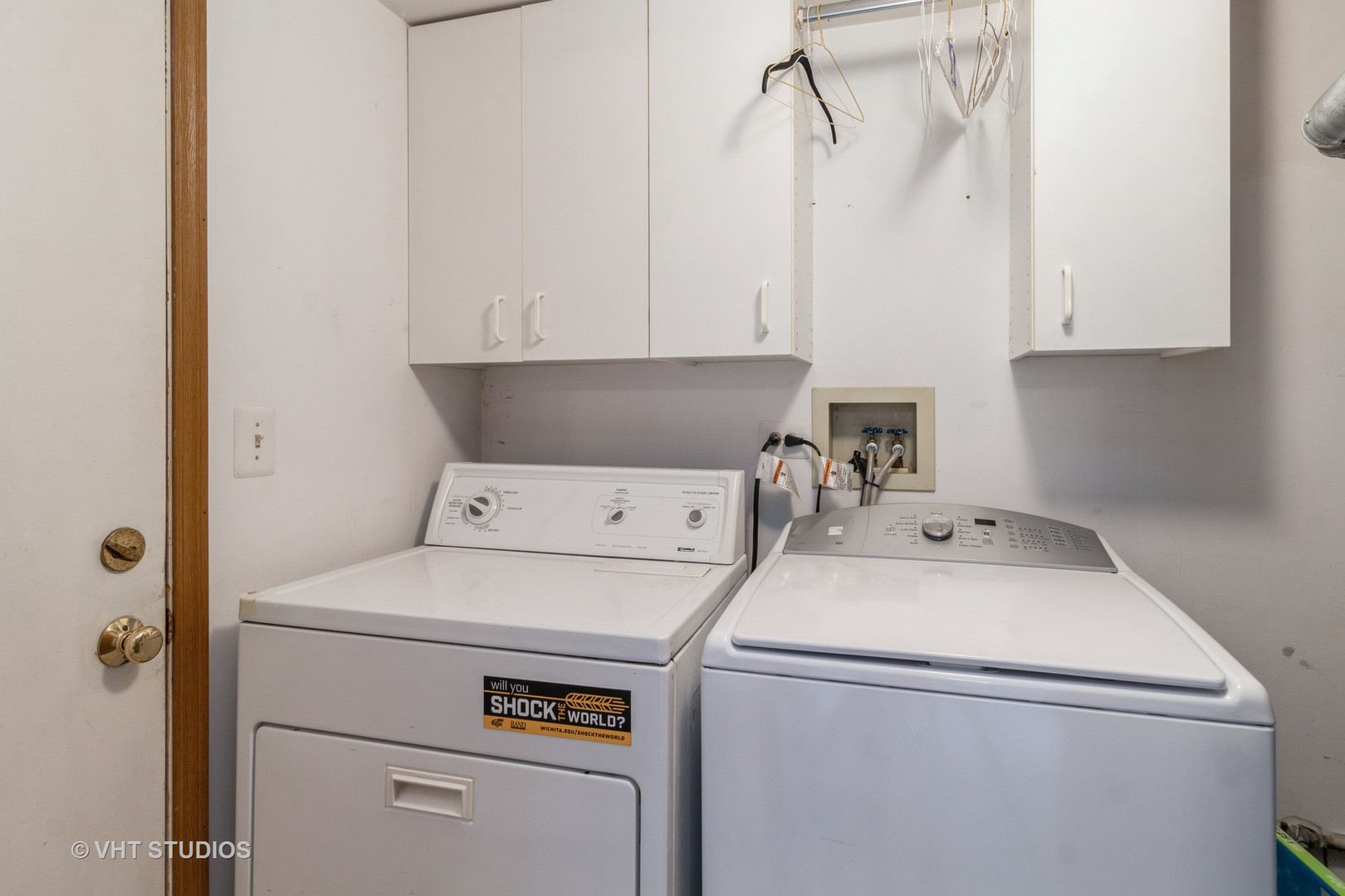 711 Bent Ridge Lane Elgin, IL 60120 - Photo 12 of 26 a utility room with dryer and washer