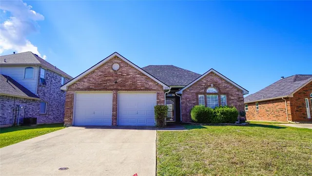 $2,000 | 137 Magnolia Lane, Rockwall, TX 75032