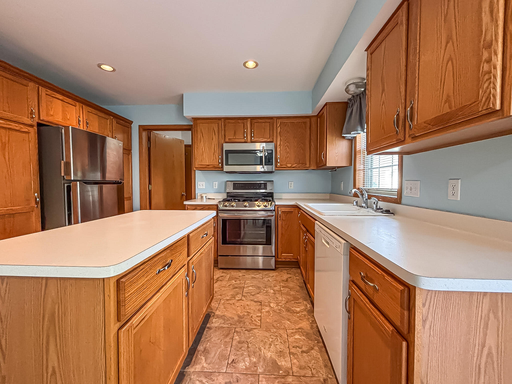 5900 Randal Lane Caledonia, WI 53402 - Photo 13 of 37 Kitchen