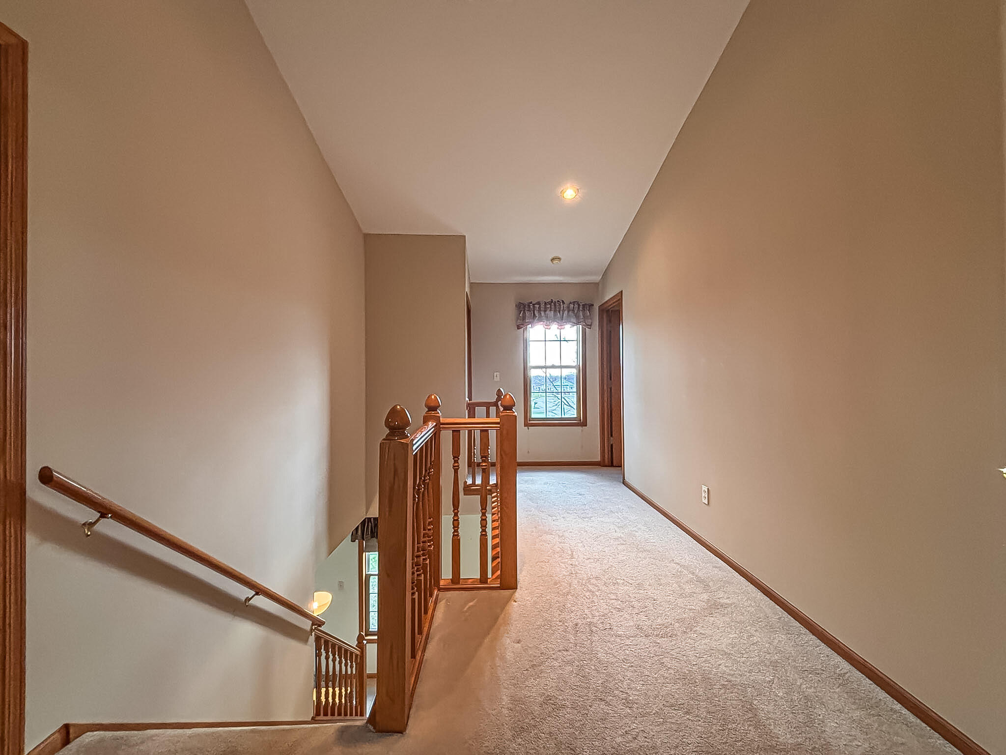 5900 Randal Lane Caledonia, WI 53402 - Photo 17 of 37 Large Hallway