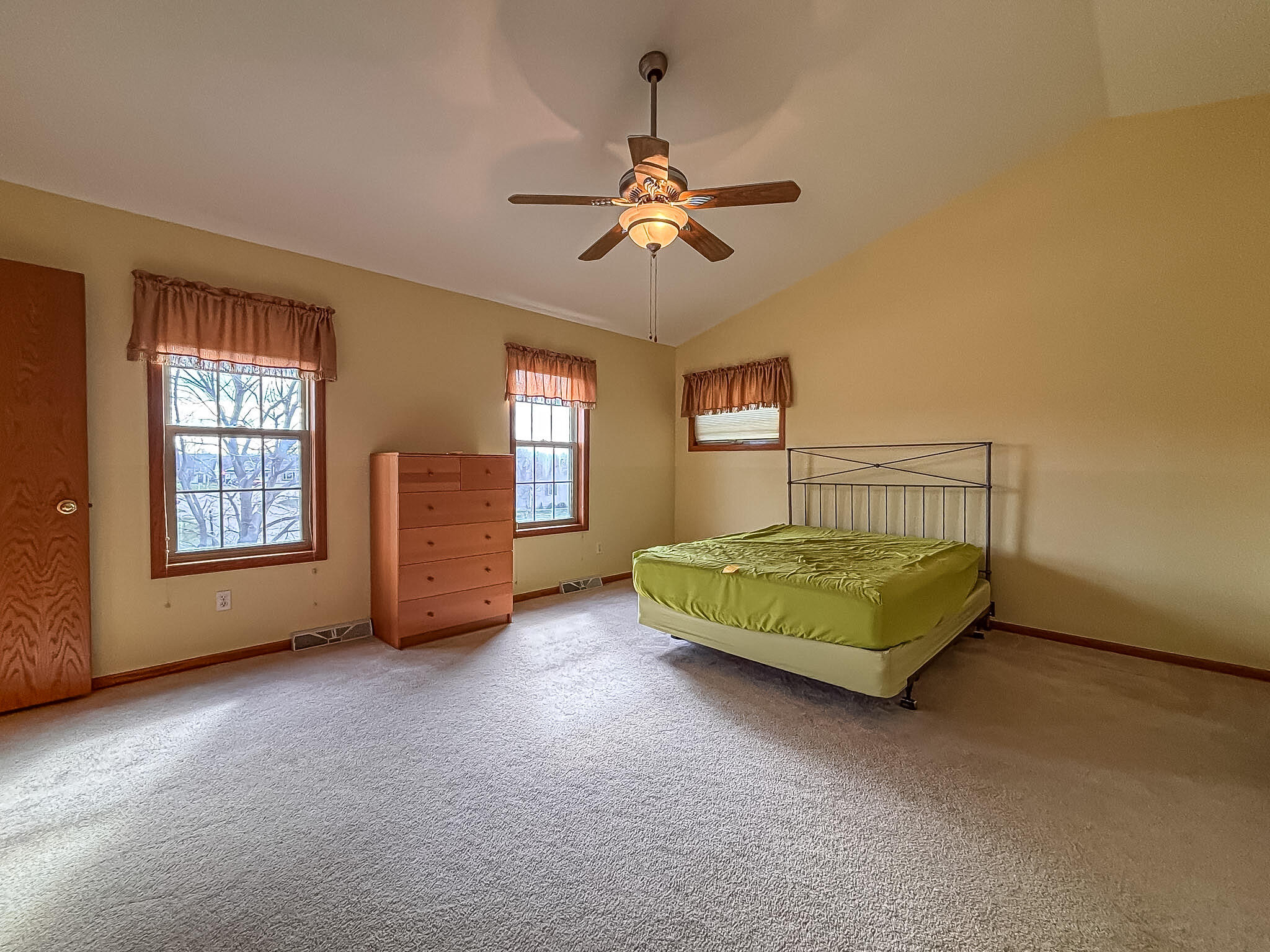 5900 Randal Lane Caledonia, WI 53402 - Photo 19 of 37 Primary Bedroom