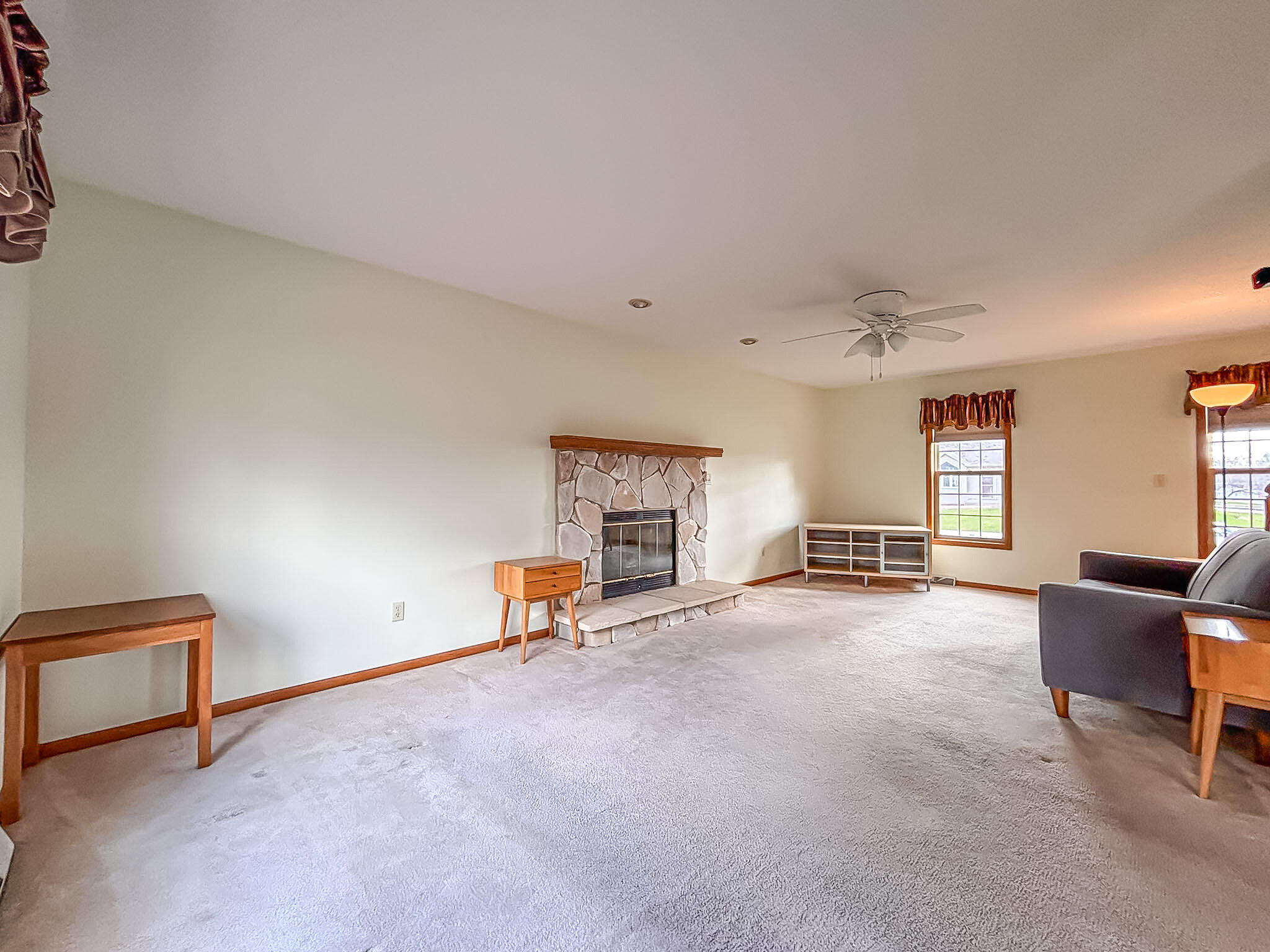 5900 Randal Lane Caledonia, WI 53402 - Photo 6 of 37 Great Room