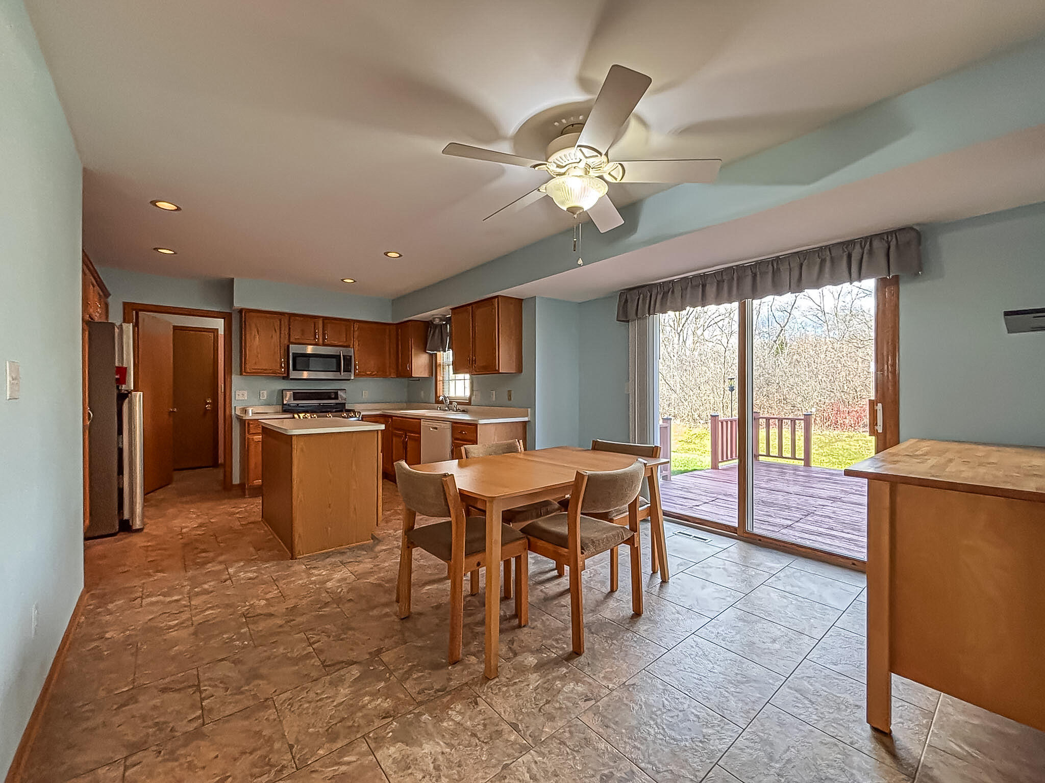 5900 Randal Lane Caledonia, WI 53402 - Photo 7 of 37 Kitchen