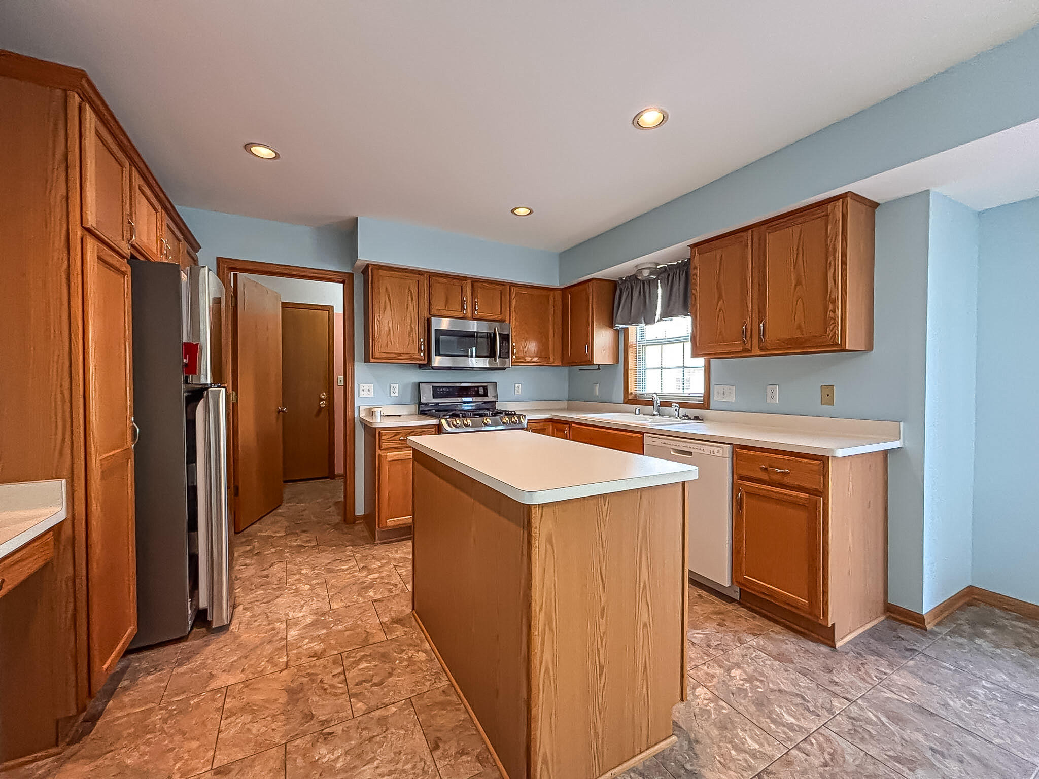 5900 Randal Lane Caledonia, WI 53402 - Photo 10 of 37 Kitchen