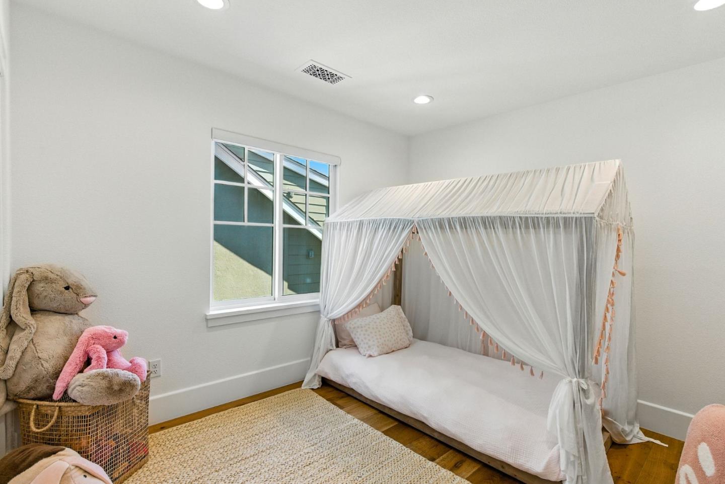 207 Oak Tree Circle Los Gatos, CA 95032 - Photo 8 of 16 a living room with furniture and a window