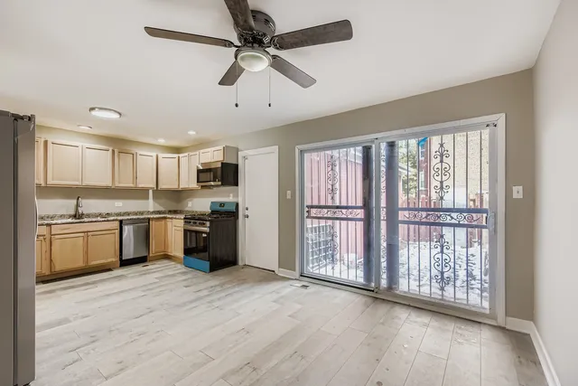 $1,950 | 8001 South Essex Avenue, Unit 1, Chicago, IL 60617