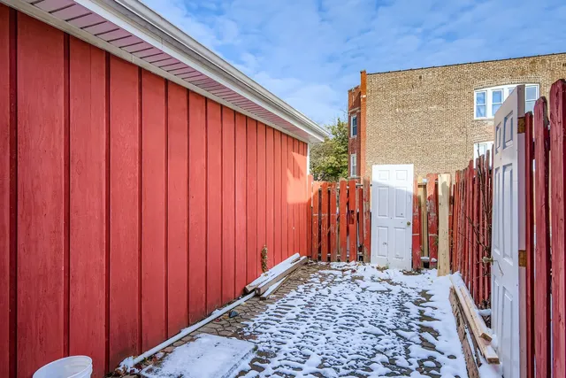 $1,950 | 8001 South Essex Avenue, Unit 1, Chicago, IL 60617