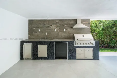 $8,950,000 | 900 Northeast 75th Street, Miami, FL 33138