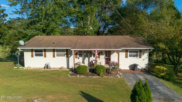 $265,900 | 212 Reba Avenue, Harriman, TN 37748