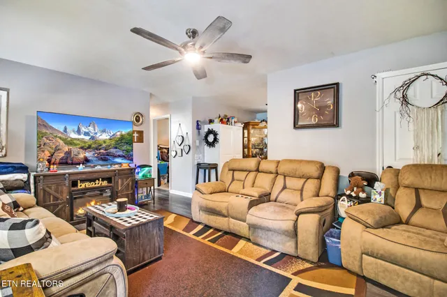 $265,900 | 212 Reba Avenue, Harriman, TN 37748