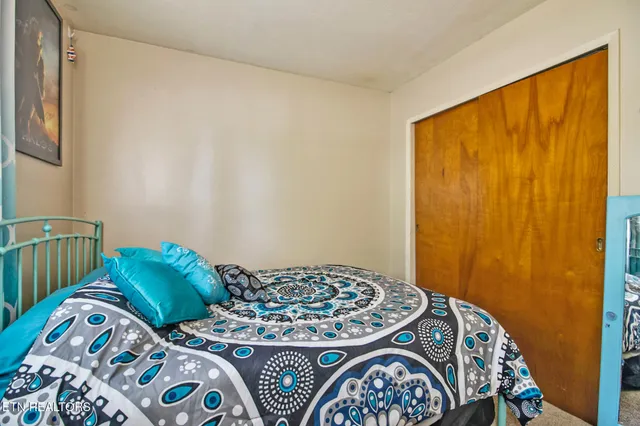 $265,900 | 212 Reba Avenue, Harriman, TN 37748