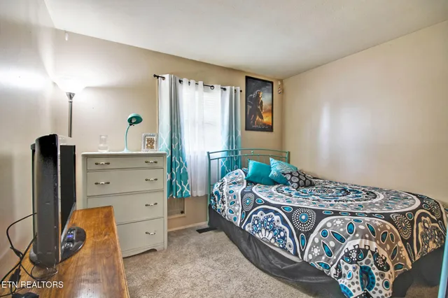 $265,900 | 212 Reba Avenue, Harriman, TN 37748