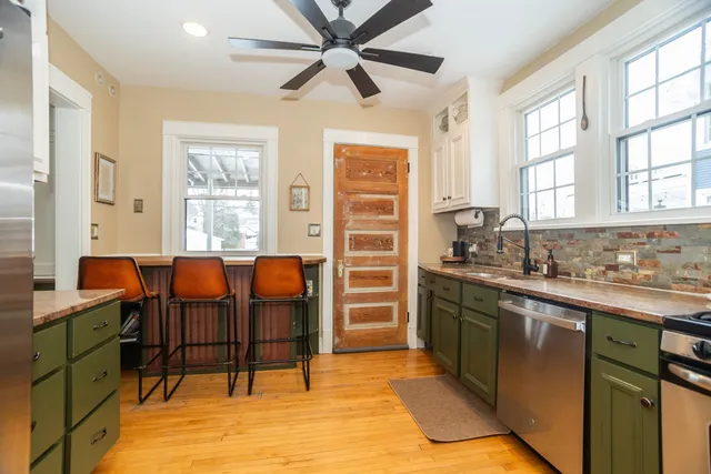 $749,000 | 415 North Harvey Avenue, Oak Park, IL 60302