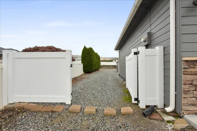 a view of a pathway of the house