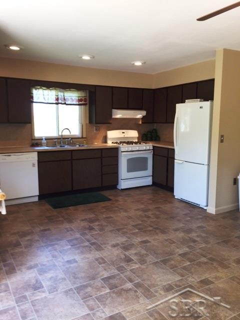 12050 Albee Road Burt, MI 48417 - Photo 3 of 33 31319878-2.JPG