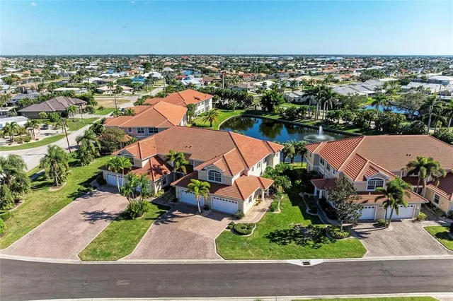 a picture of wall with a white wall