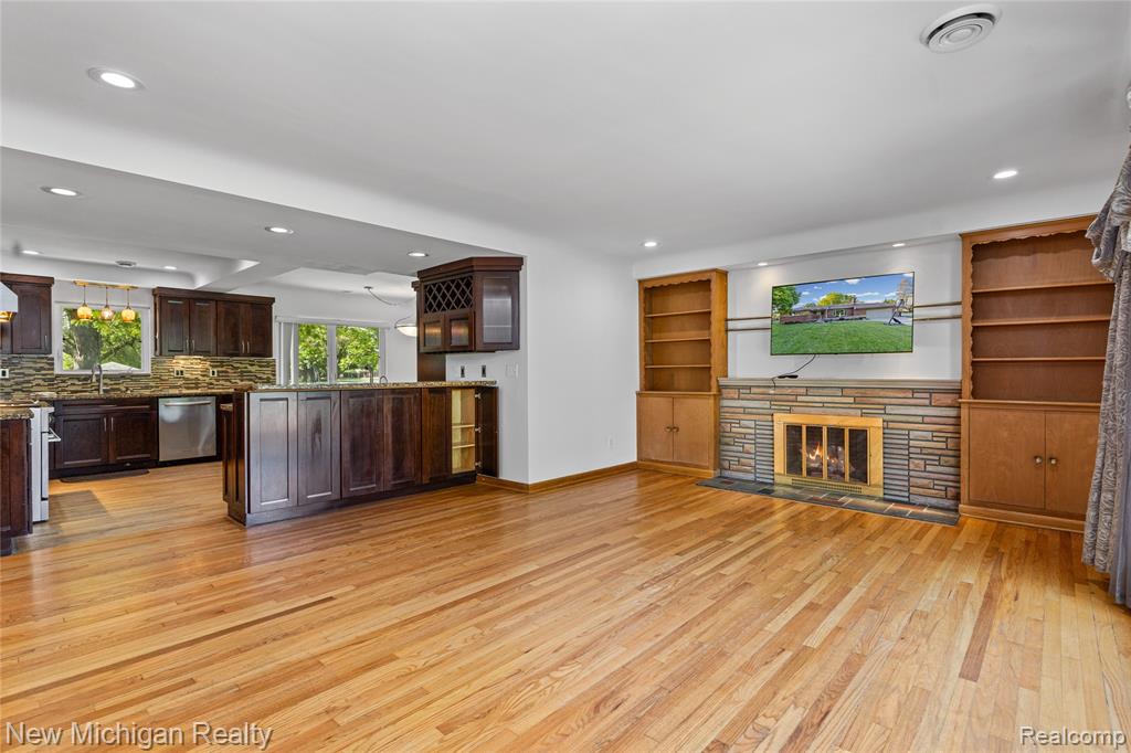 8359 Chicago Road Warren, MI 48093 - Photo 7 of 74