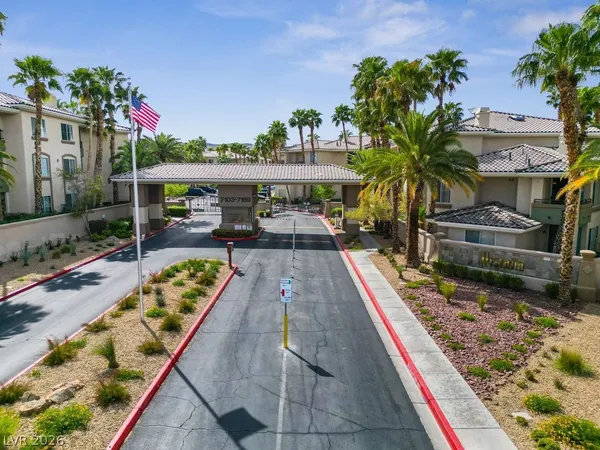 $1,985 | 7107 South Durango Drive, Unit 305, Las Vegas, NV 89113