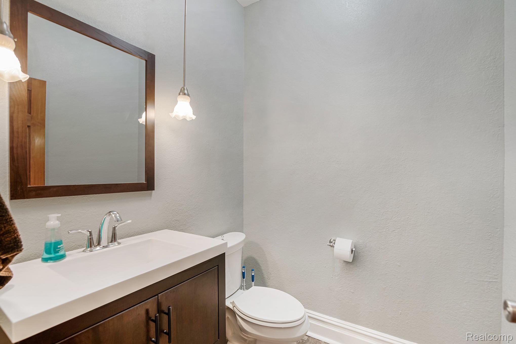 5412 Vines Road Howell, MI 48843 - Photo 21 of 47 Powder room on main floor