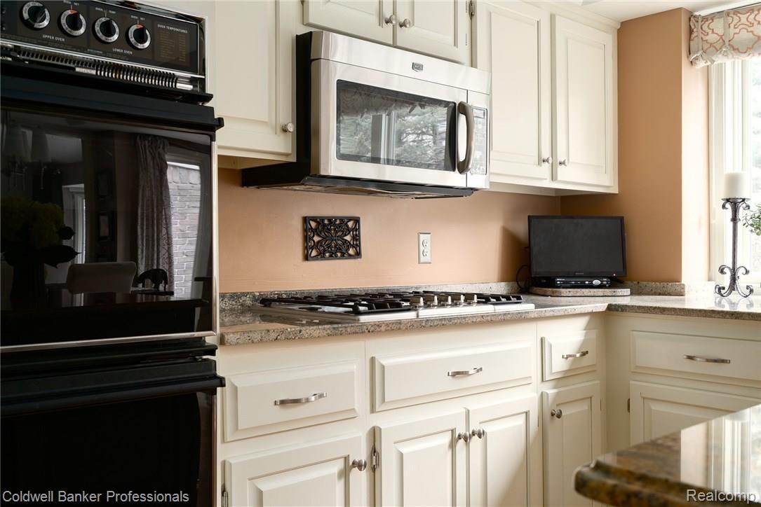 3724 Newcastle Drive Rochester, MI 48306 - Photo 8 of 39 Double oven, gas cooktop, and premium microwave