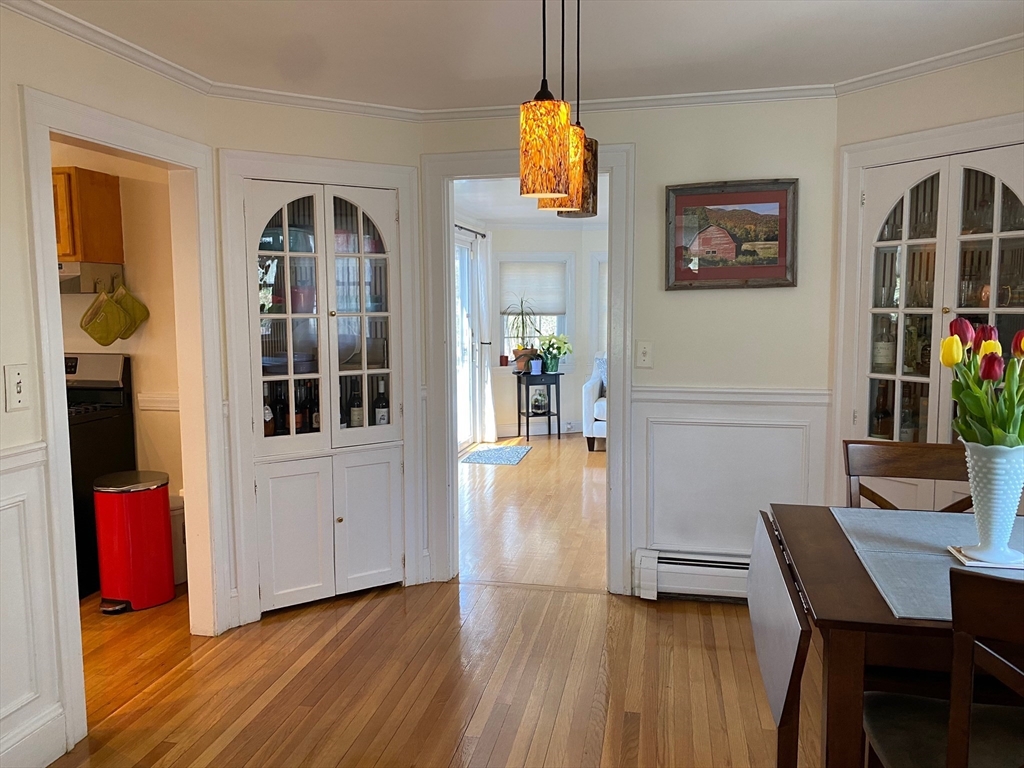 22 Cleveland Road Wellesley, MA 02481 - Photo 8 of 22
