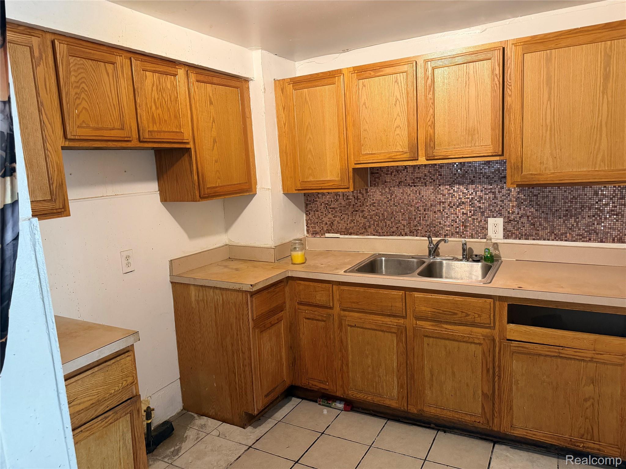 4176 Walnut Street Inkster, MI 48141 - Photo 4 of 11 IMG_0896_7b49838b-58fa-4b91-8180-228cbb39b0bf.jpg