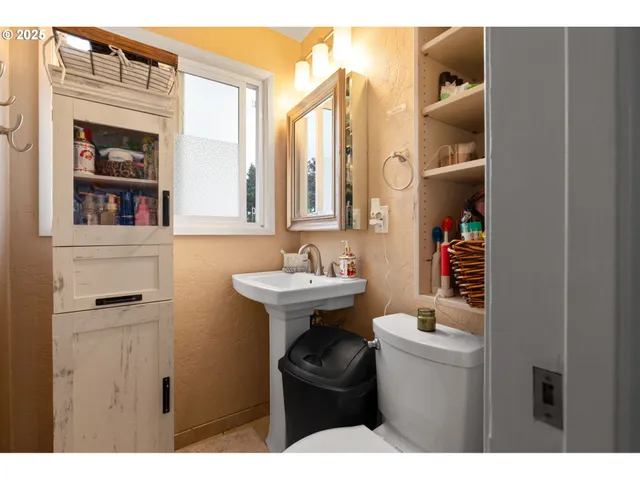 $600,000 | 14530 Northeast Knott Court, Portland, OR 97230