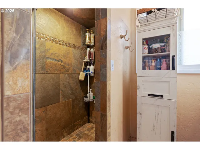 $600,000 | 14530 Northeast Knott Court, Portland, OR 97230