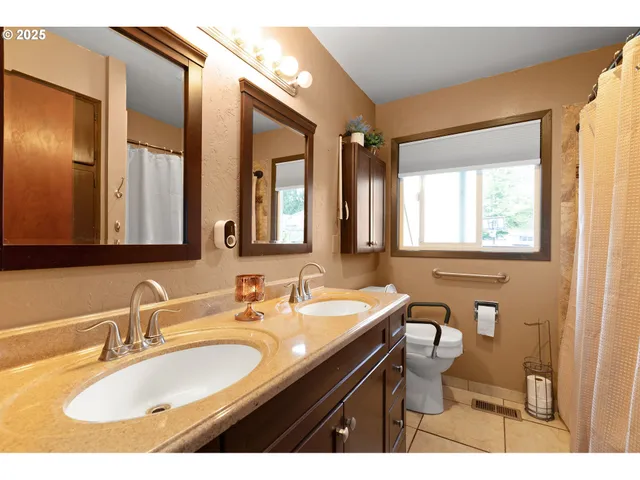 $600,000 | 14530 Northeast Knott Court, Portland, OR 97230