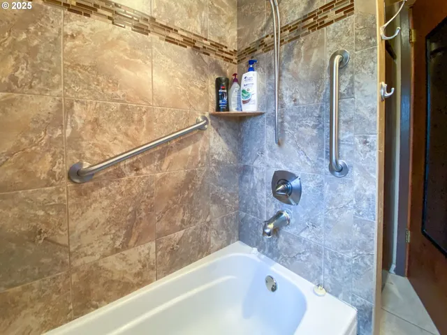 $600,000 | 14530 Northeast Knott Court, Portland, OR 97230