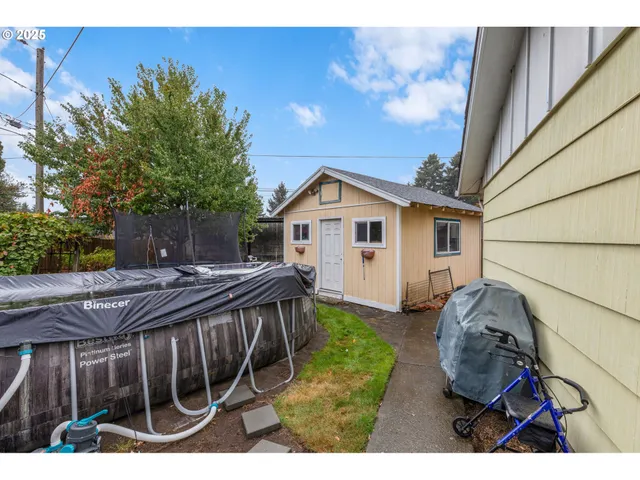 $600,000 | 14530 Northeast Knott Court, Portland, OR 97230