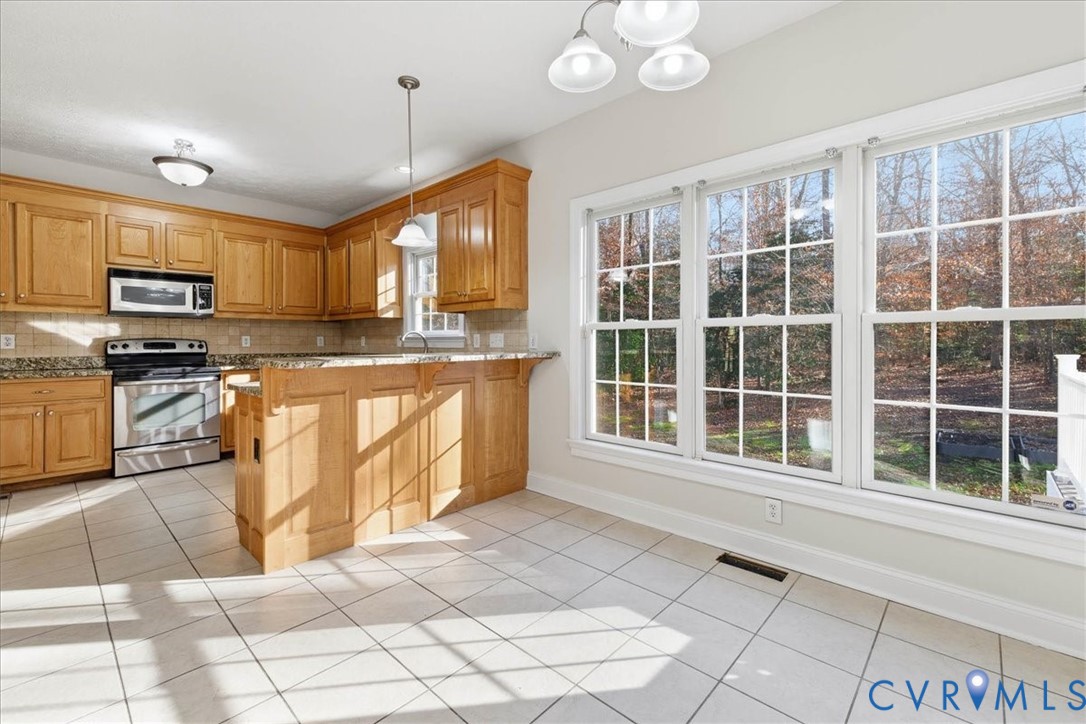 11891 Old Stage Road Prince George, VA 23875 - Photo 24 of 38 breakfast nook with view of backyard