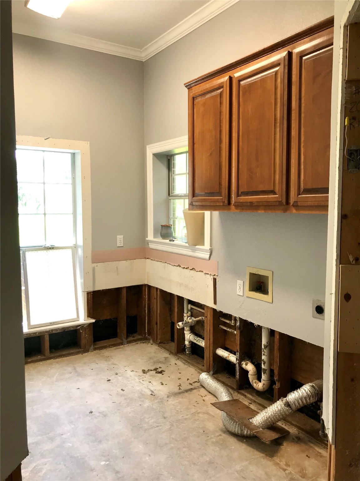 1616 Milian Circle Sweeny, TX 77480 - Photo 14 of 49 UTILITY ROOM WITH SPACE FOR 2nd FRIDGE