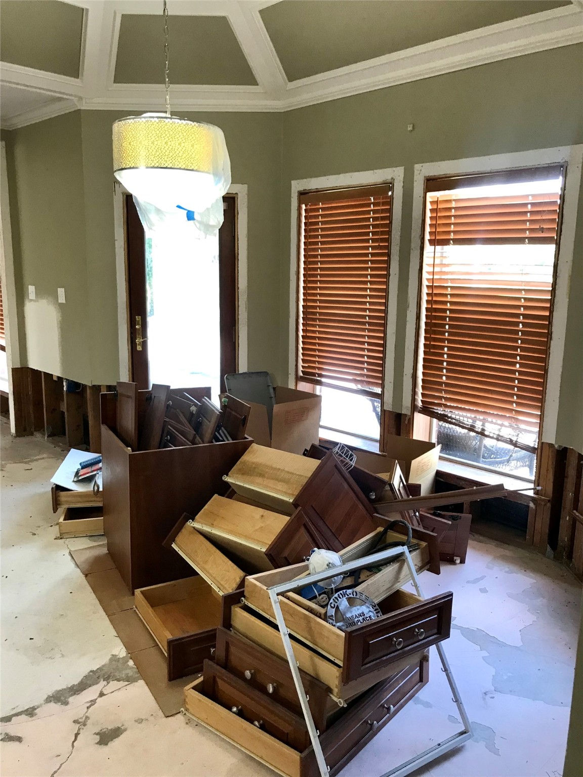 1616 Milian Circle Sweeny, TX 77480 - Photo 18 of 49 a living room with furniture and a window