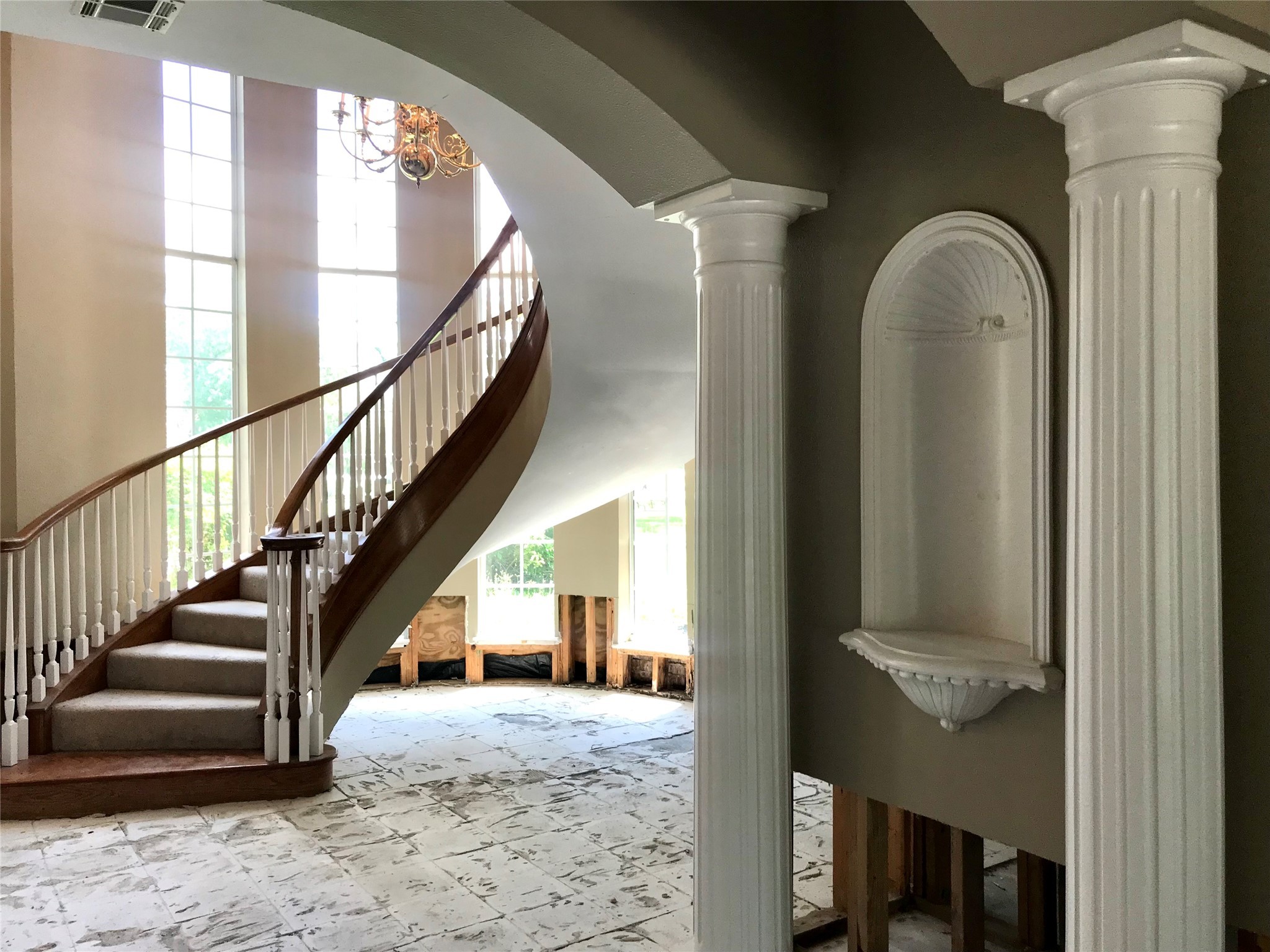 1616 Milian Circle Sweeny, TX 77480 - Photo 22 of 49 FOYER