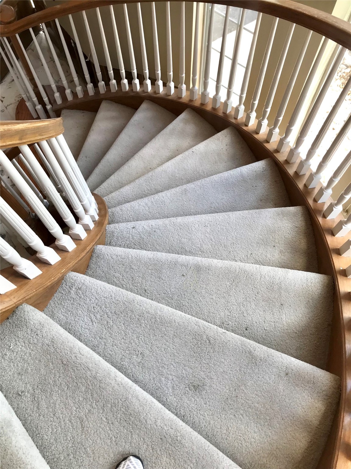 1616 Milian Circle Sweeny, TX 77480 - Photo 38 of 49 PRIMARY STAIRWAY THAT TAKES YOU TO THE ENTRY FOYER