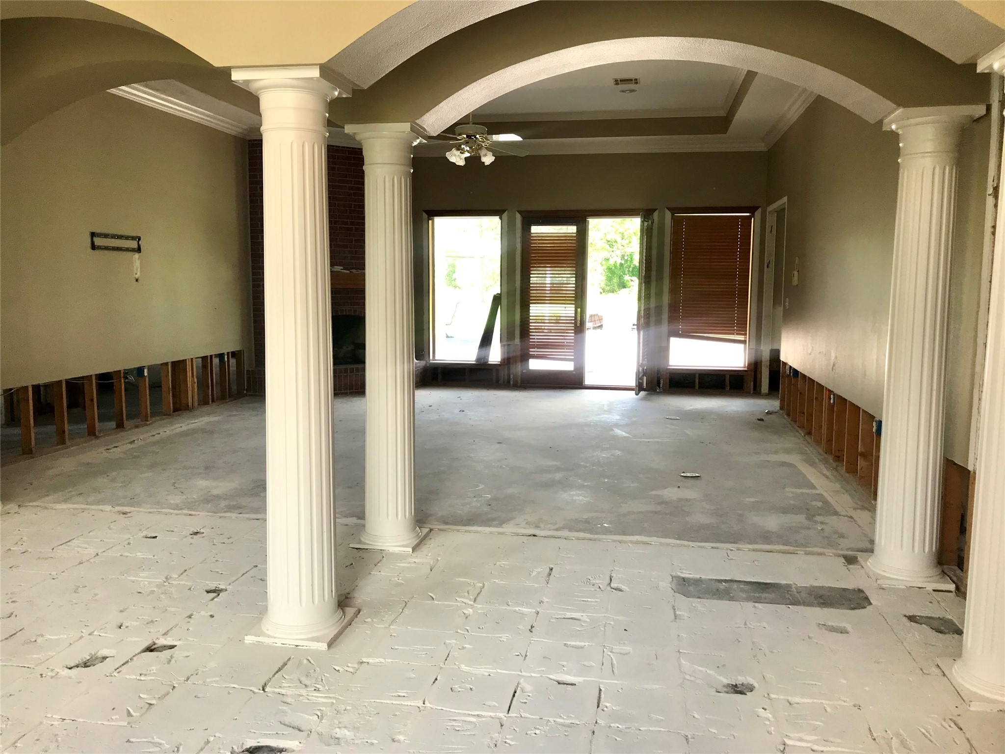 1616 Milian Circle Sweeny, TX 77480 - Photo 6 of 49 ENTRY FOYER & LIVING ROOM